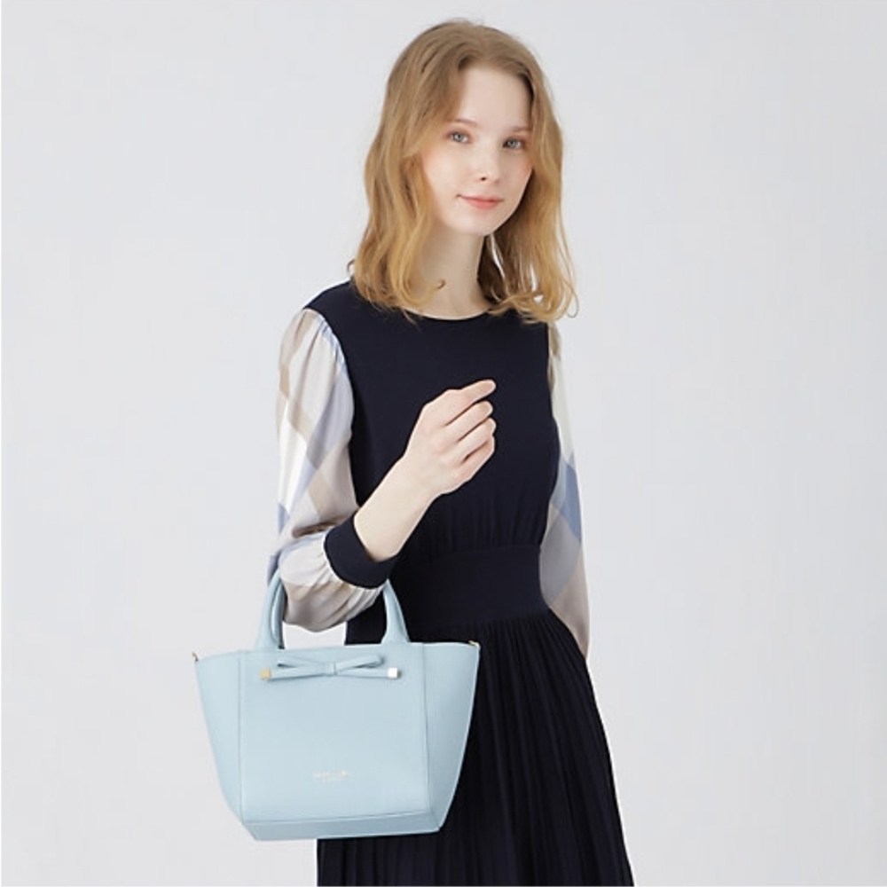 Blue Label Crestridge/Burberry Chic Light Blue Crossbody Bag NWOT - Picture 3 of 10